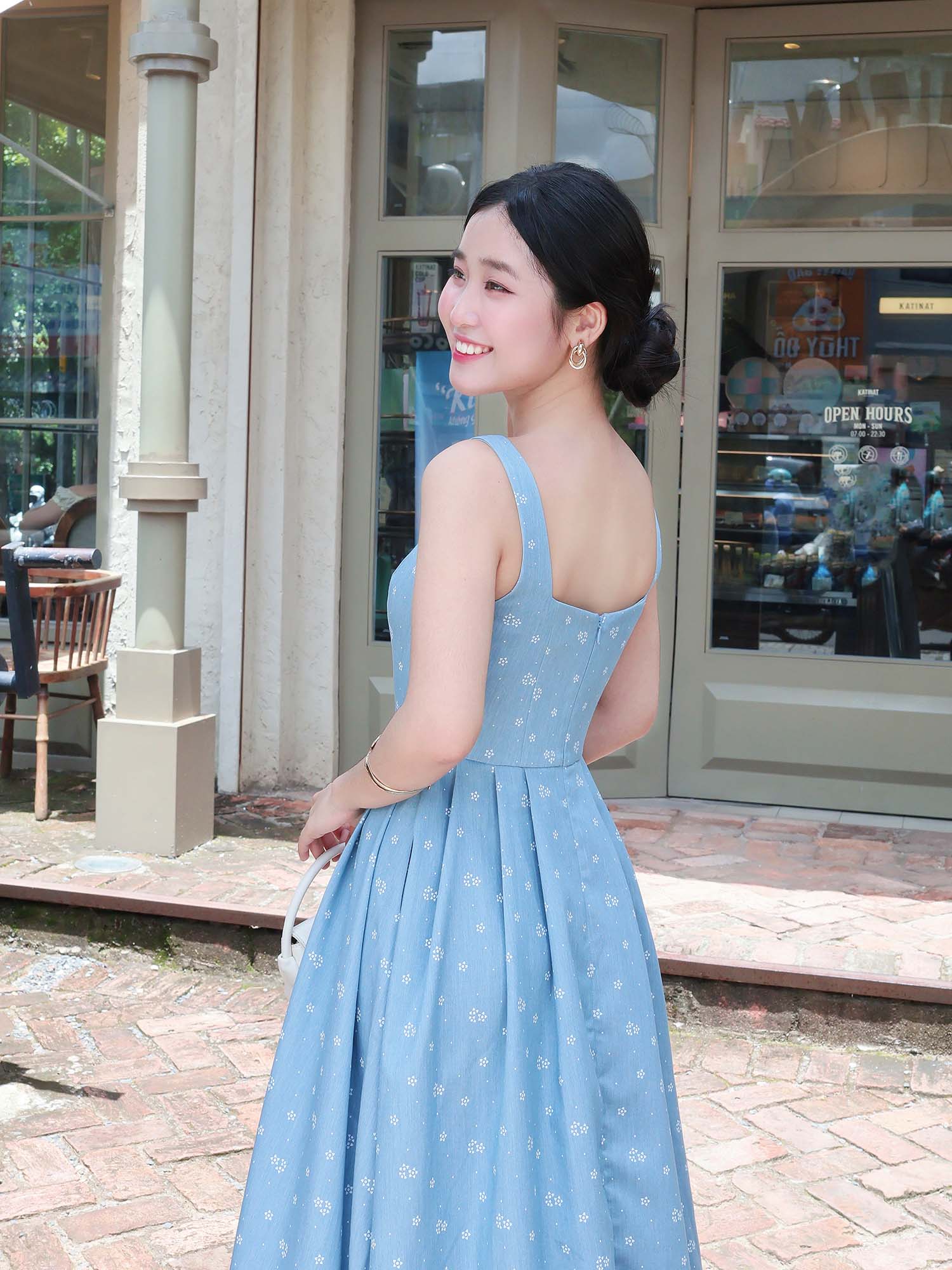 Đầm dài sát nách cổ vuông xếp ly eo