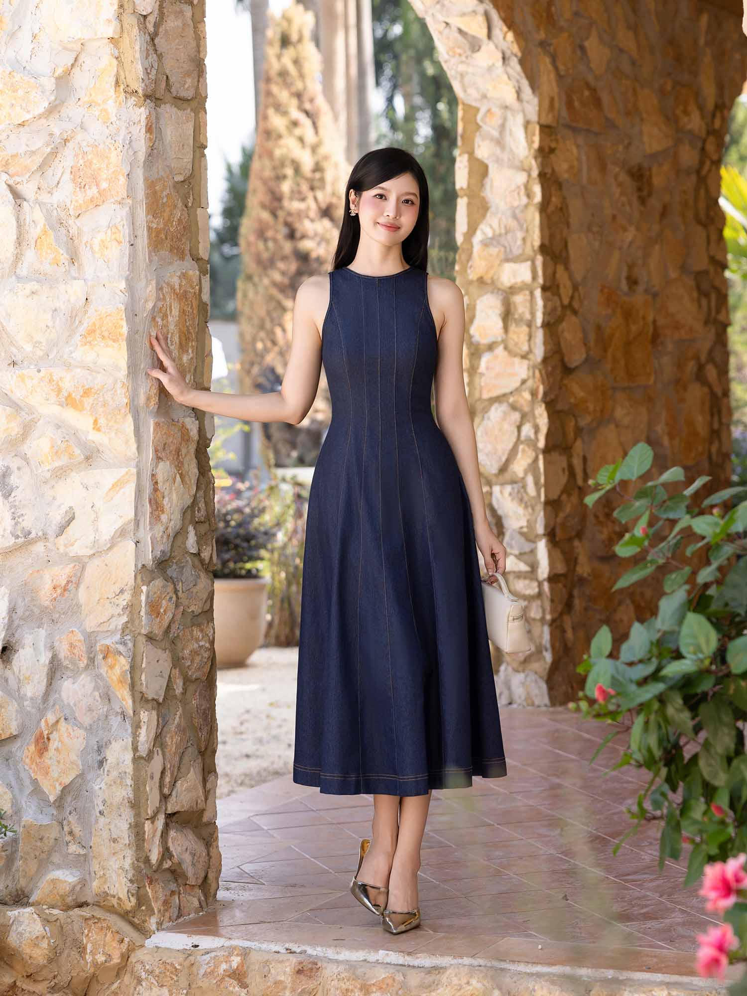 Đầm Midi Jean cổ tròn sát nách