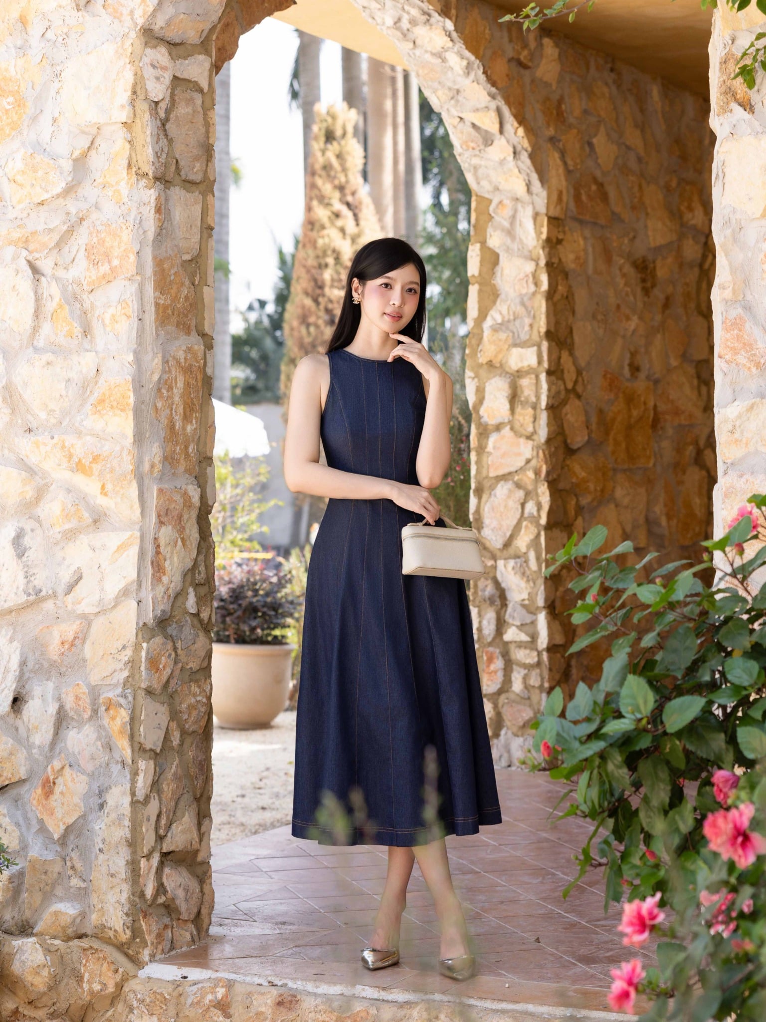 Đầm Midi Jean cổ tròn sát nách