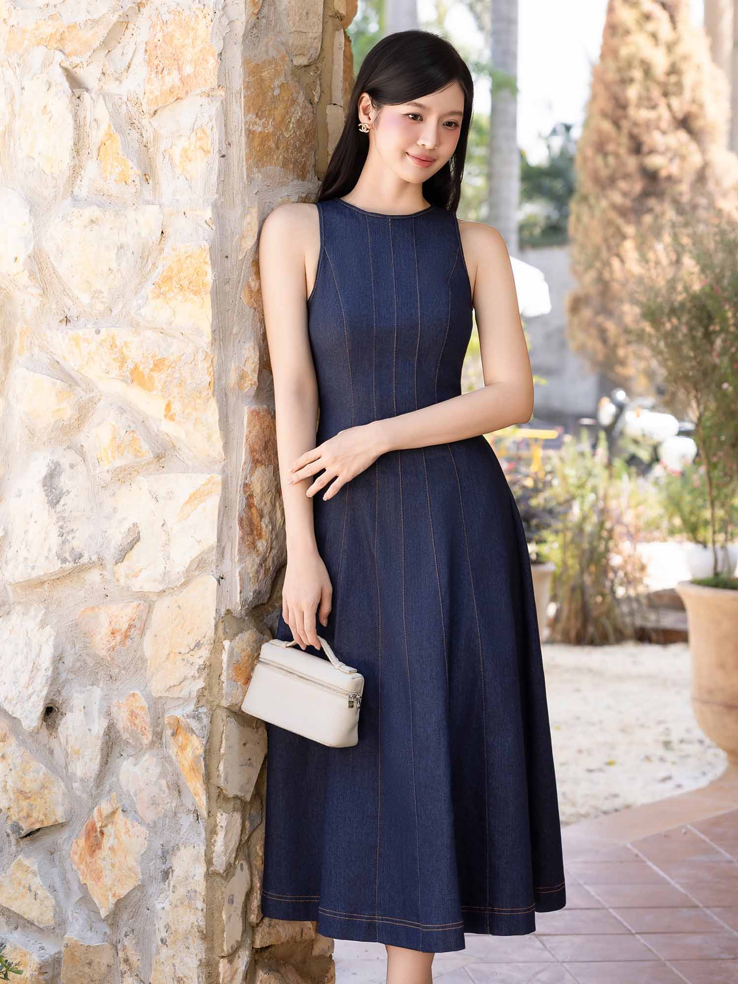 Đầm Midi Jean cổ tròn sát nách