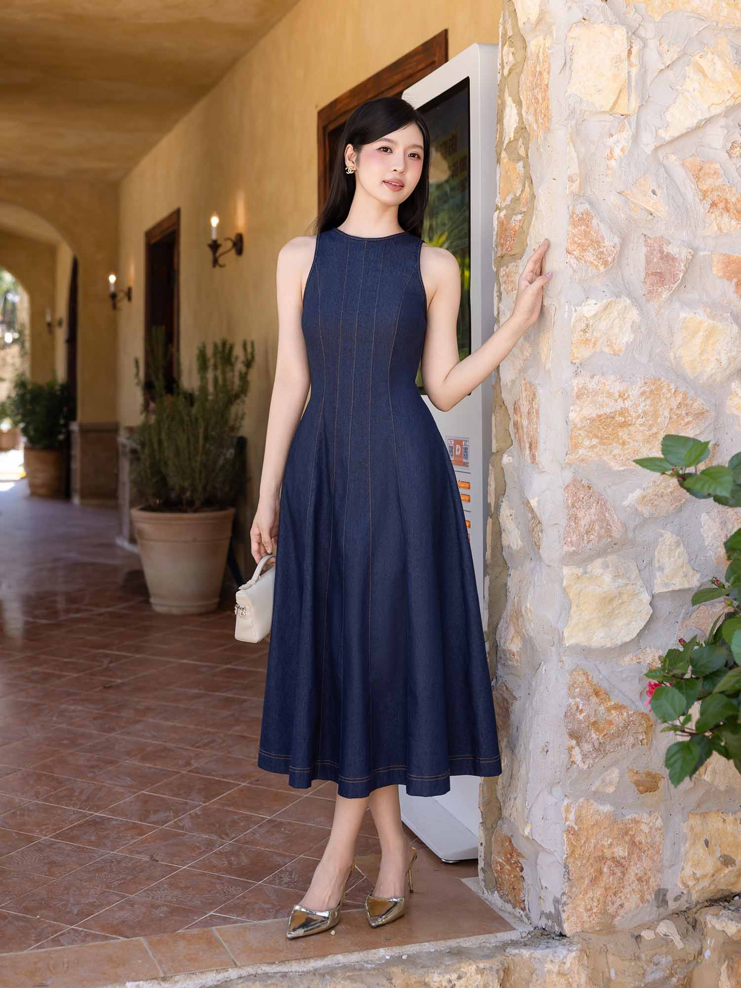 Đầm Midi Jean cổ tròn sát nách