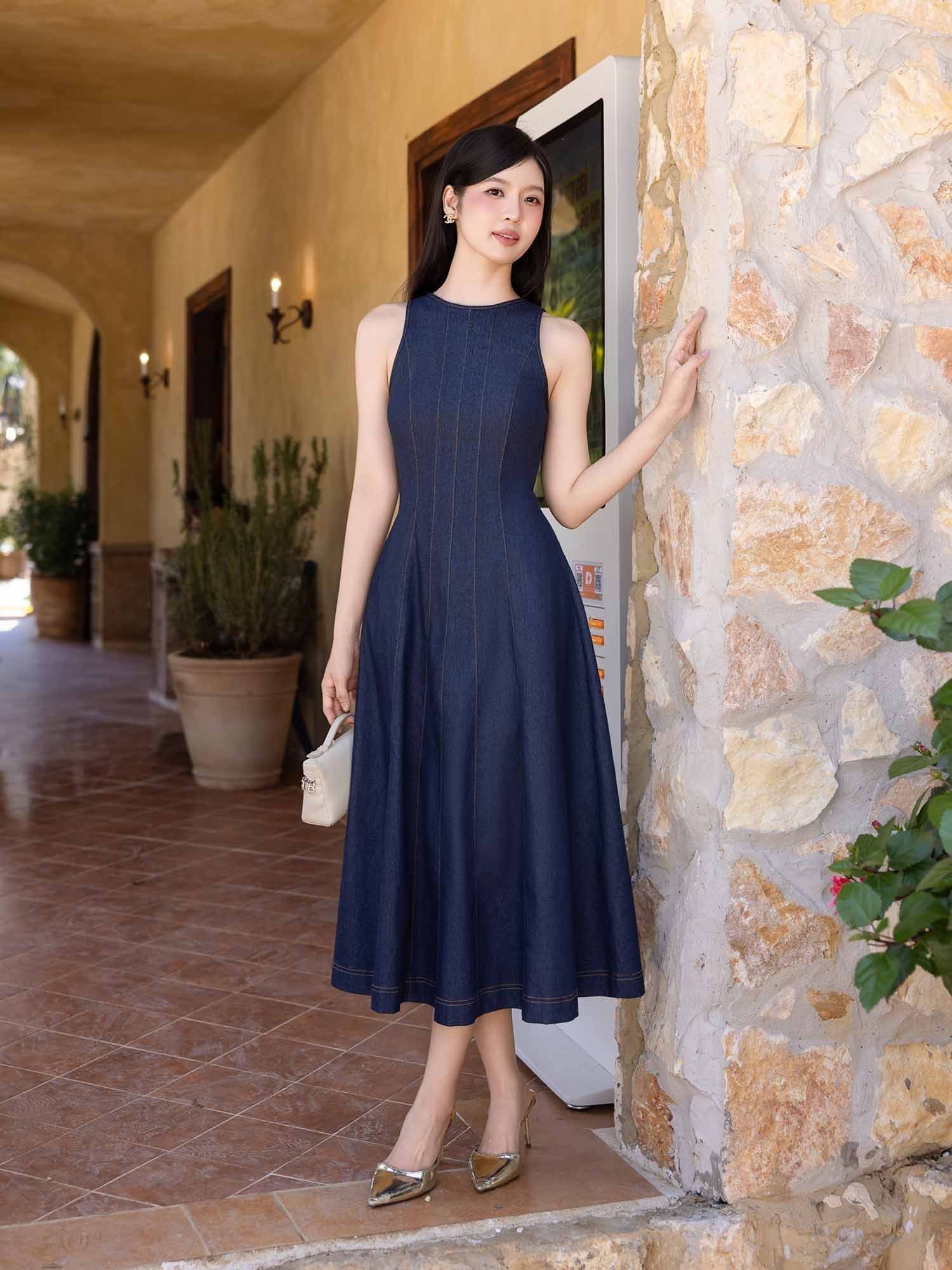  Đầm Midi Jean cổ tròn sát nách 