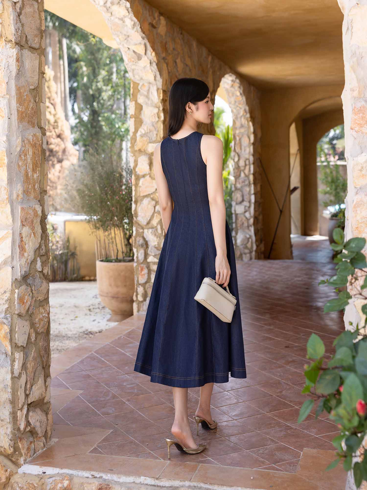 Đầm Midi Jean cổ tròn sát nách