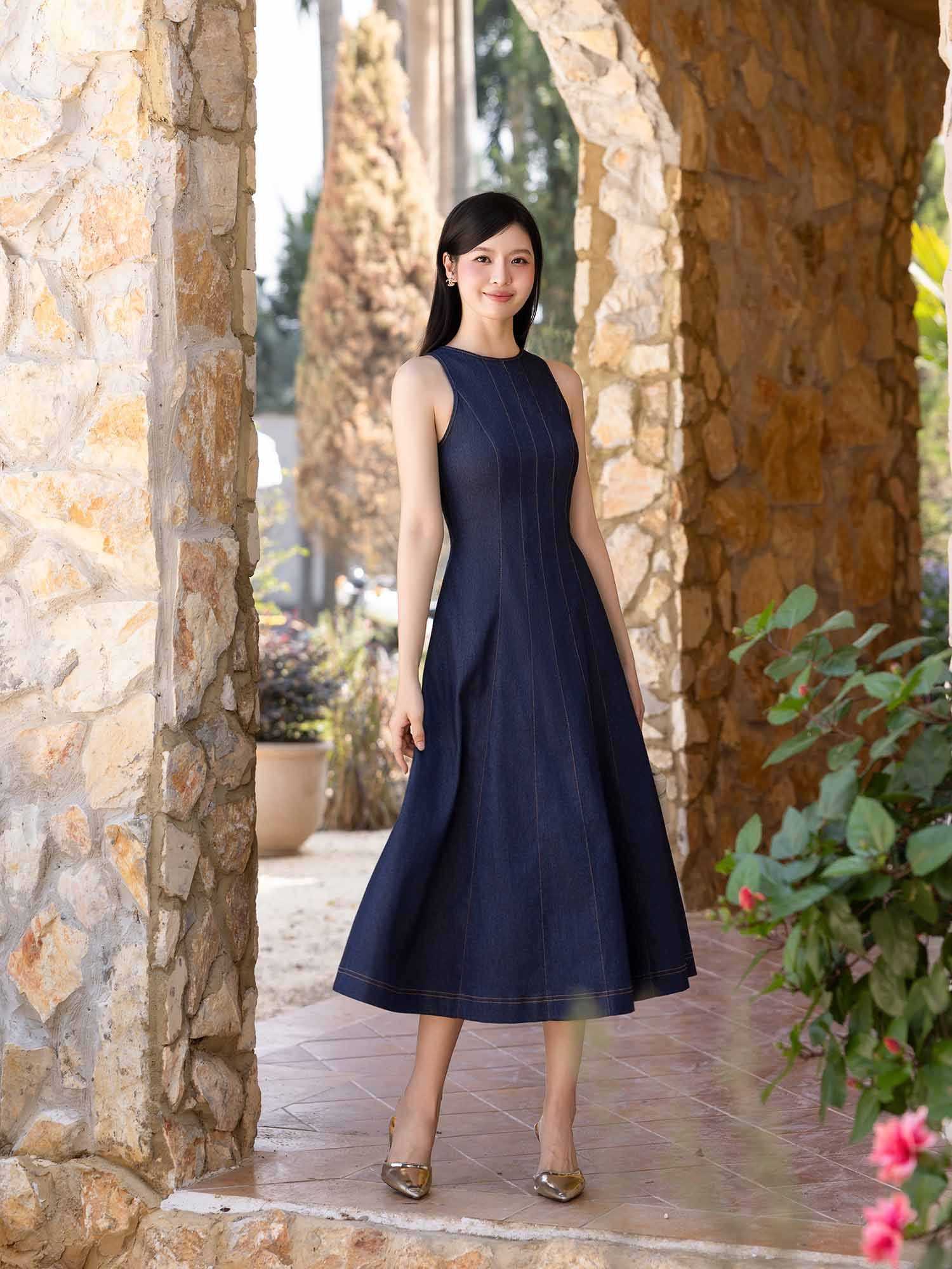  Đầm Midi Jean cổ tròn sát nách 