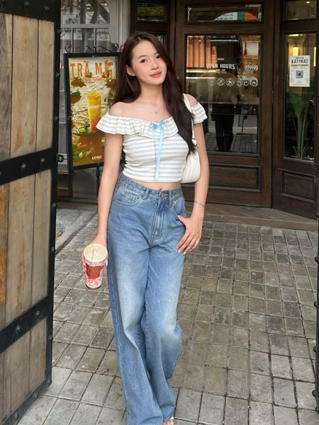  Áo thun gân sọc ngang bèo cổ đính nơ 