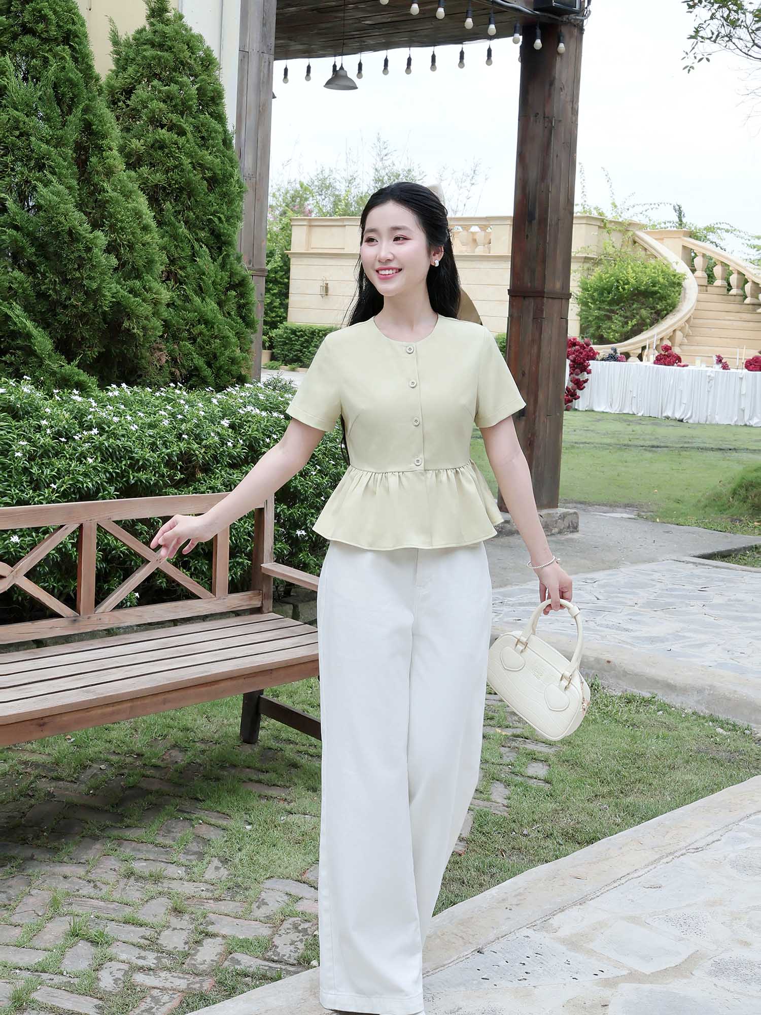 Áo cổ tròn nhún eo cơ bản