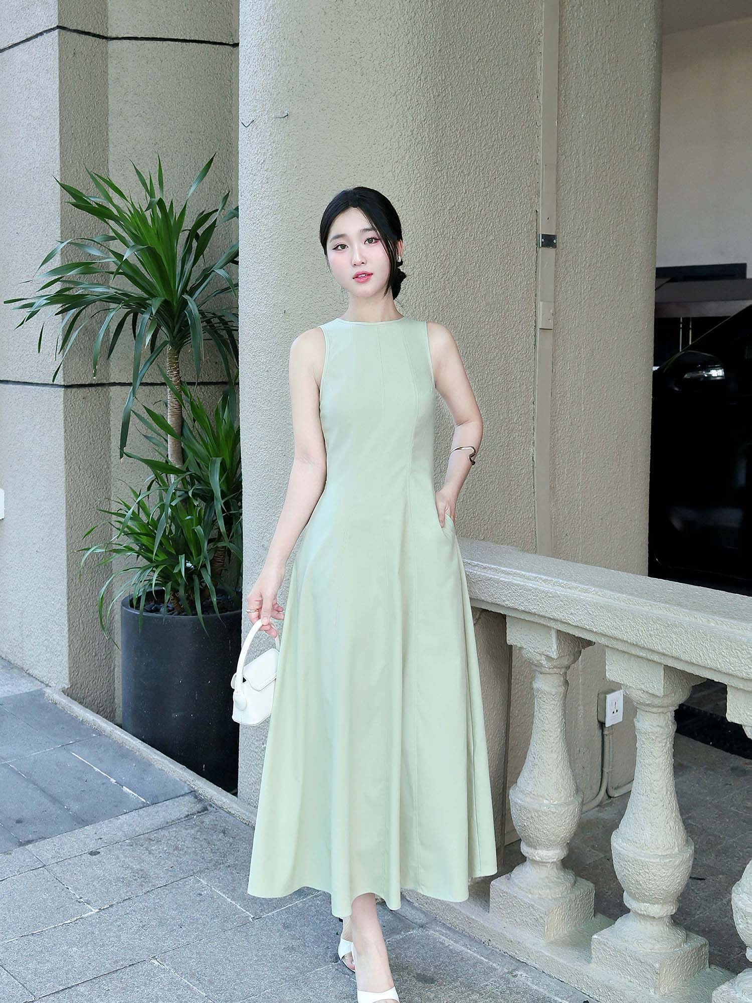 Đầm midi sát nách cơ bản