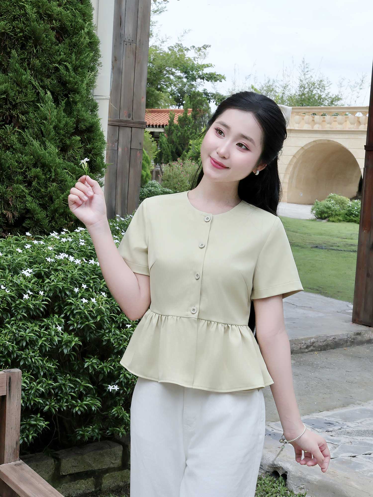 Áo cổ tròn nhún eo cơ bản