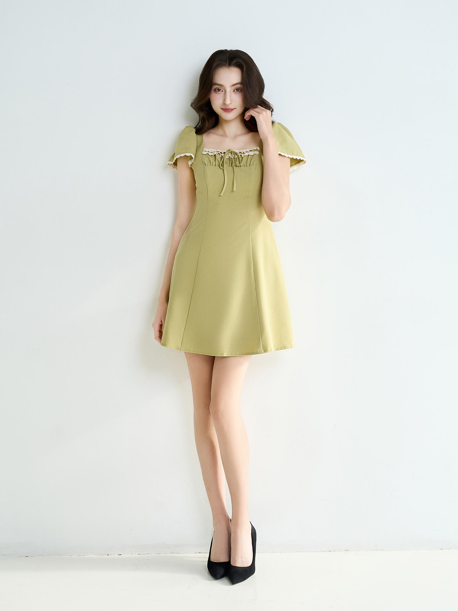 Đầm mini tay cánh tiên phối ren ngực đính nơ