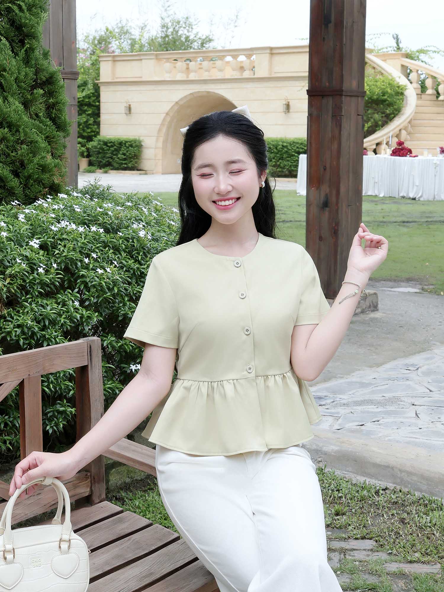 Áo cổ tròn nhún eo cơ bản