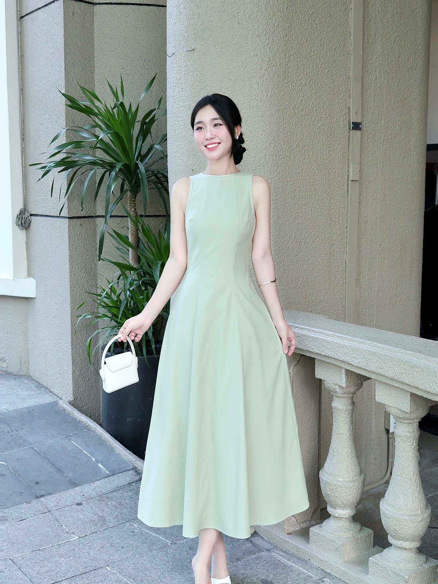 Đầm midi sát nách cơ bản