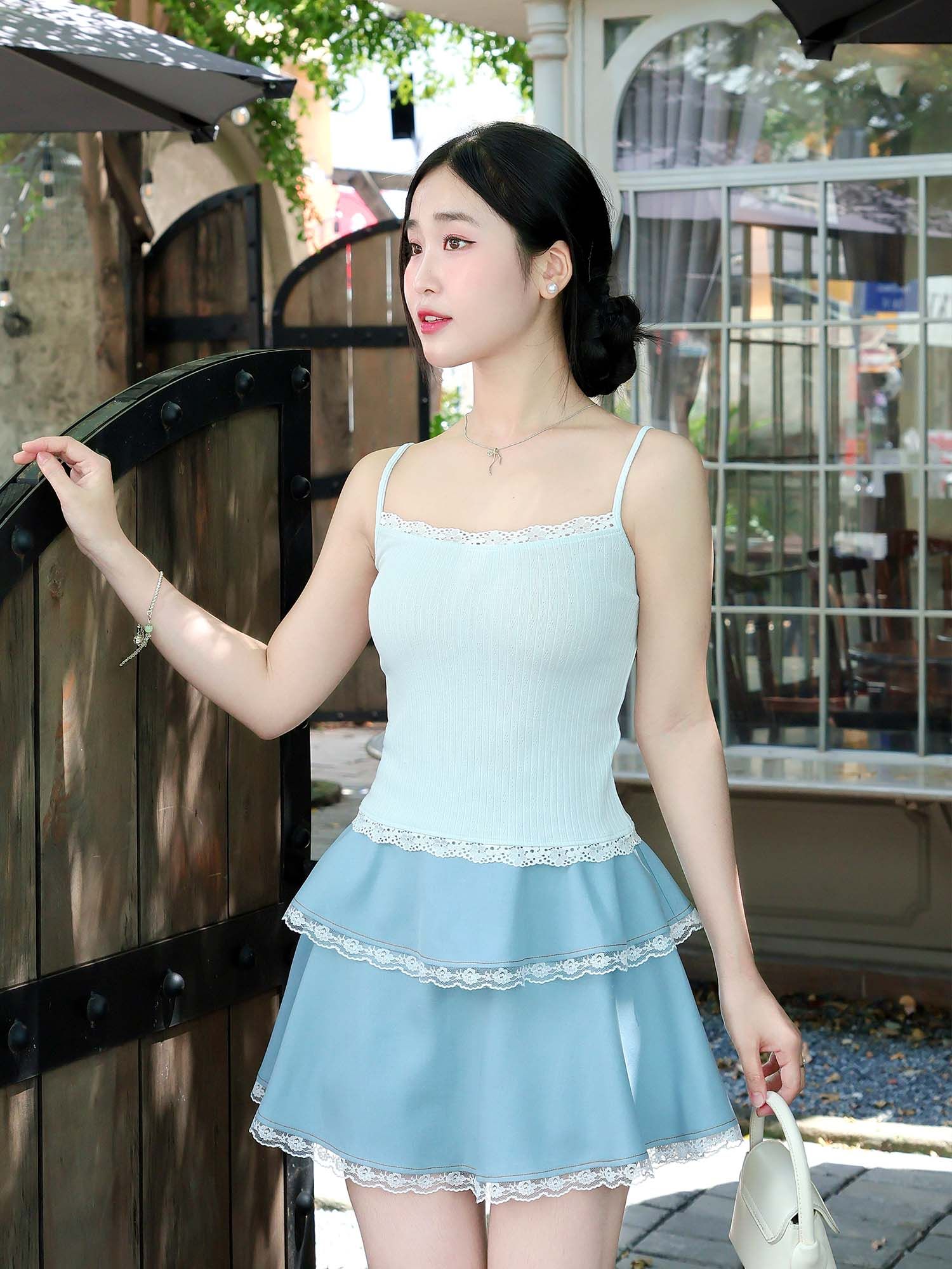  Áo thun 2 dây phối ren ngực và lai 