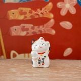  Mèo nhí dâng châu may mắn 