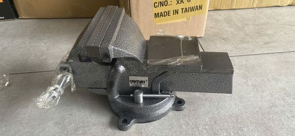 Ê tô đế xoay Century LU-ETXO-6 loại 6 inch nặng 12.2kg