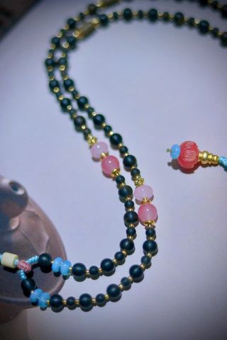 Dây Trầm Hương Indo Lên Dầu Chìm Đeo Cổ – Khắc Lục Tự Đại Minh Chân Ngôn (V092555002)