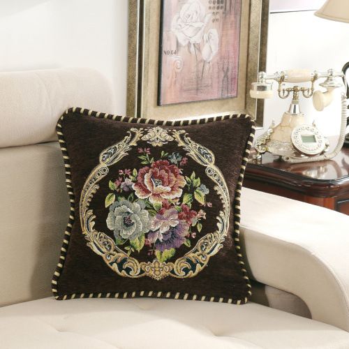 Vỏ gối tựa lưng nhung đệm lưng dày Tây Âu thêu vòng hoa nâu 45x45cm - Nội Thất Passion