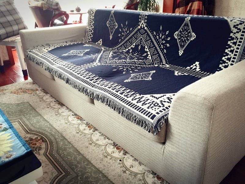 Chăn thảm phủ ghế sofa phối hợp làm thảm trải sàn kim cương