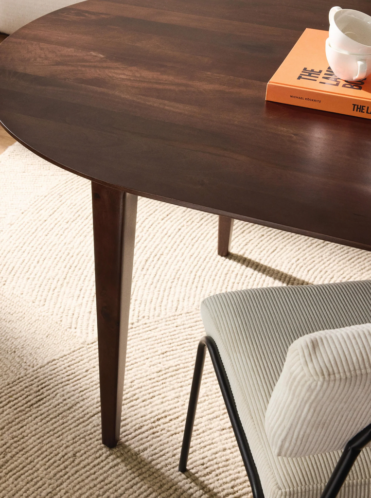 Bàn Ăn Bầu Dục Chân Bo Nhỏ Culie