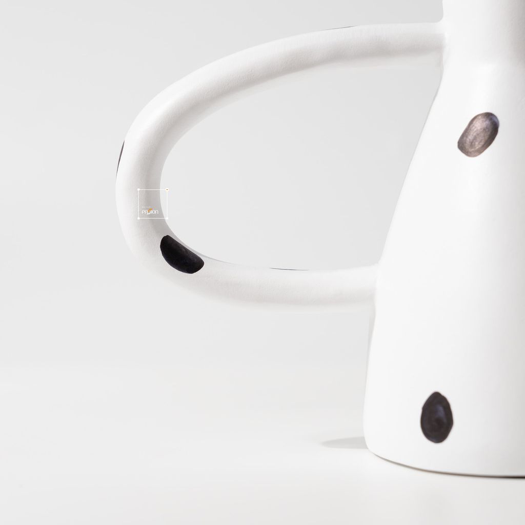 Bình Hoa Gốm Chấm Bi Đen Trắng Có Quai Cầm Bắc Âu