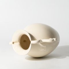 Bình Gốm Minimalist Tay Xoắn Bắc Âu