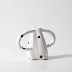 Bình Hoa Gốm Chấm Bi Đen Trắng Có Quai Cầm Bắc Âu