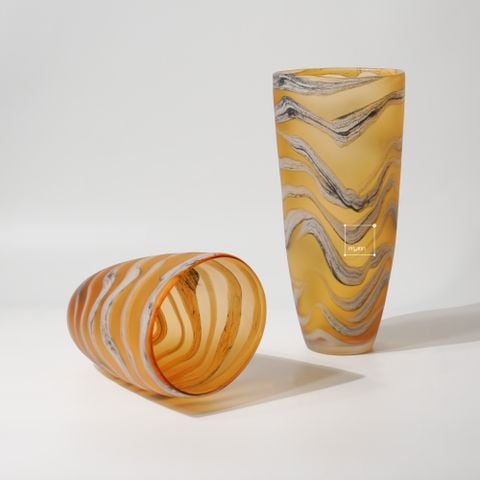 Bình Hoa Thủy Tinh Hổ Phách Thân Cao Gợn Vân Sóng Sang Trọng