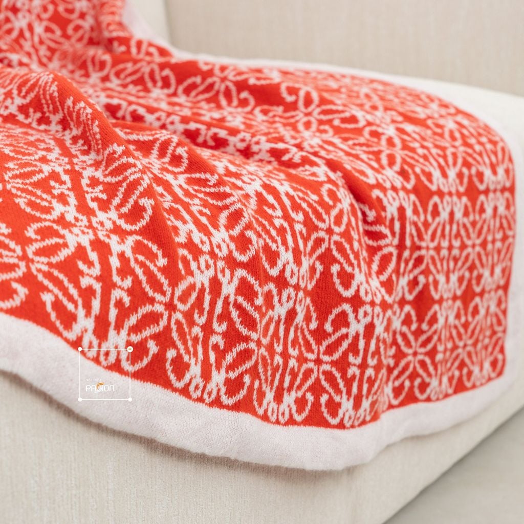 Chăn Len Dệt Kim Hoa Văn Cam Đậm Sang Trọng