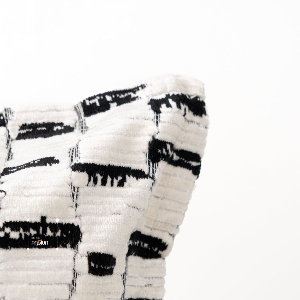 Vỏ Gối Tựa Lưng Nhung Đen Bạc Ánh Kim Vân Hổ