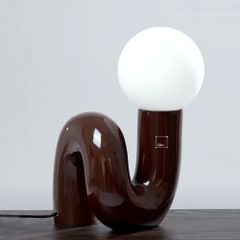 Đèn Bàn Decor Thân Uốn Cong Burgundy Hiện Đại
