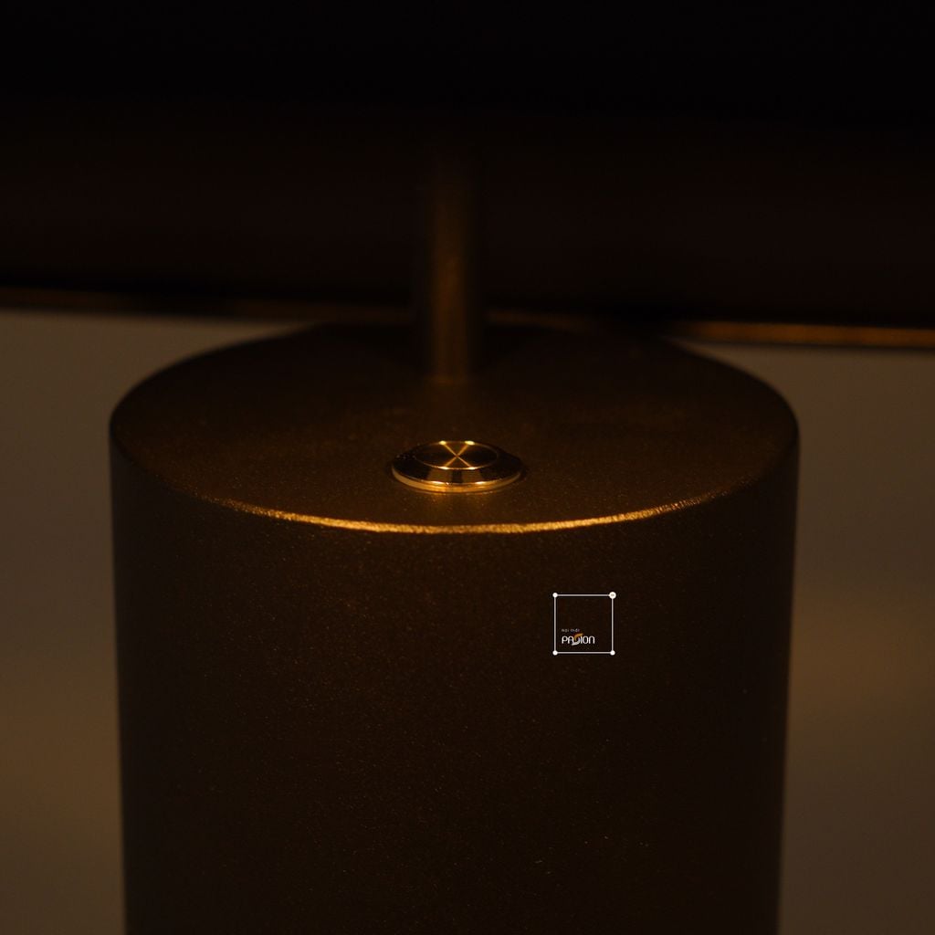 Đèn Bàn Hình Nón Chao Nghiêng Minimalist