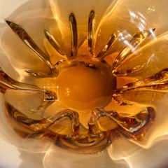 Dĩa Trang Trí Thủy Tinh Pha Lê Màu Tím Pha Vàng Hình Hoa Xoắn