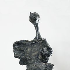 Tượng Điêu Khắc Người Phụ Nữ Trong Gió