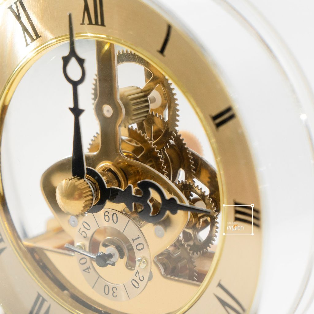 Đồng Hồ Pha Lê Để Bàn Trang Trí Máy Cơ Sang Trọng