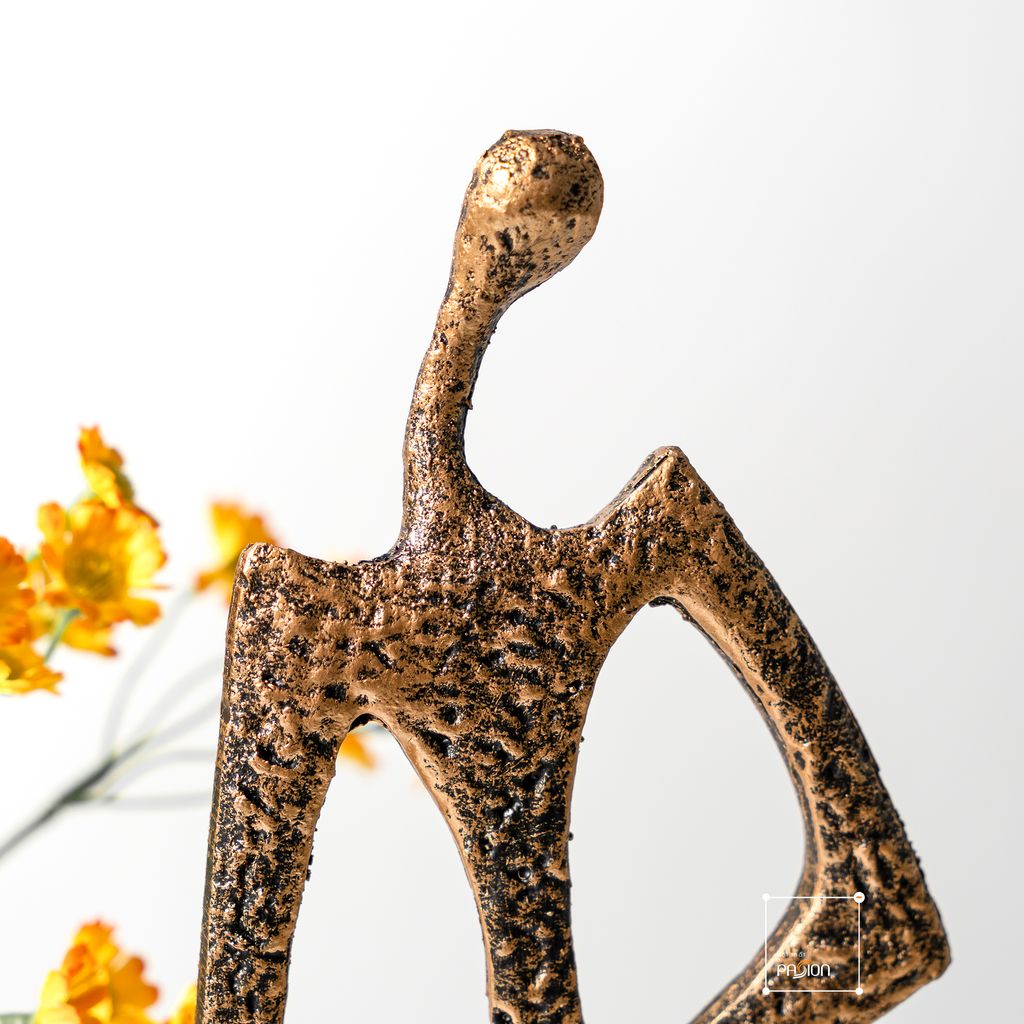 Tượng Decor Lớn Metal Hình Người Trừu Tượng Vàng