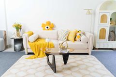 Set Decor Phòng Khách Sắc Vàng Ấm Áp Modern Style