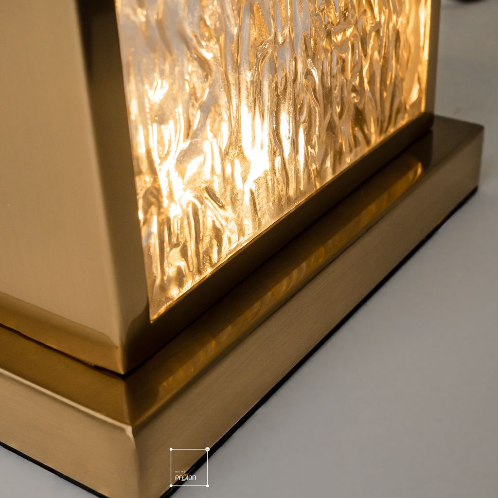 Đèn Bàn Thủy Tinh Viền Vàng Sông Băng Sang Trọng