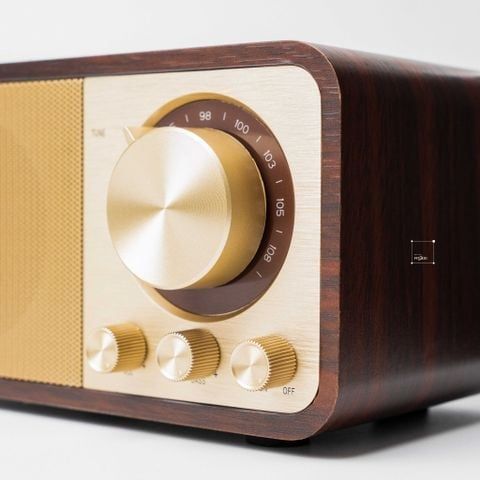 Tượng Trang Trí Đài Radio Vintage – Vỏ Gỗ Phối Vàng Đồng