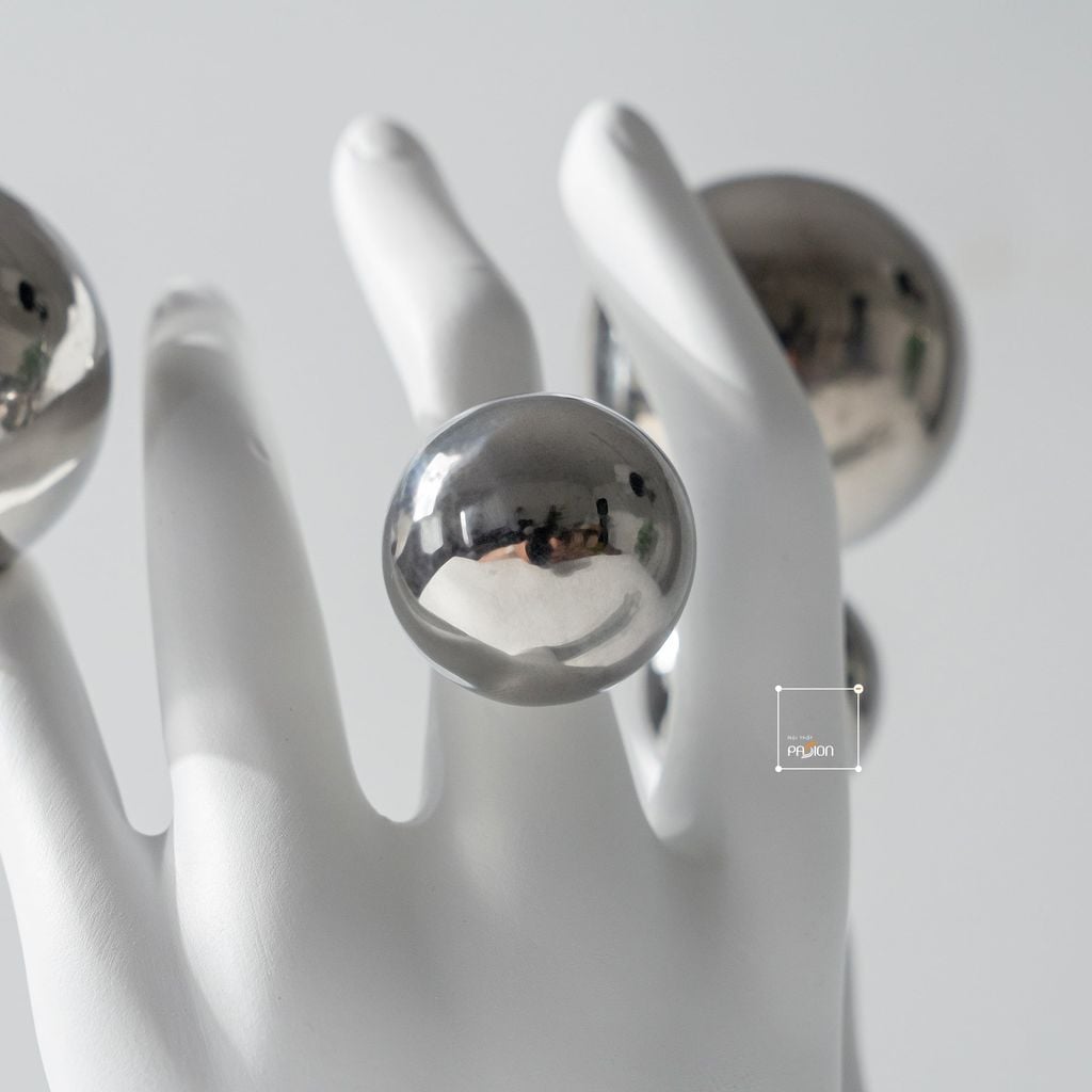 Tượng Bàn Tay Phối Khối Bạc Tròn Sáng Tạo