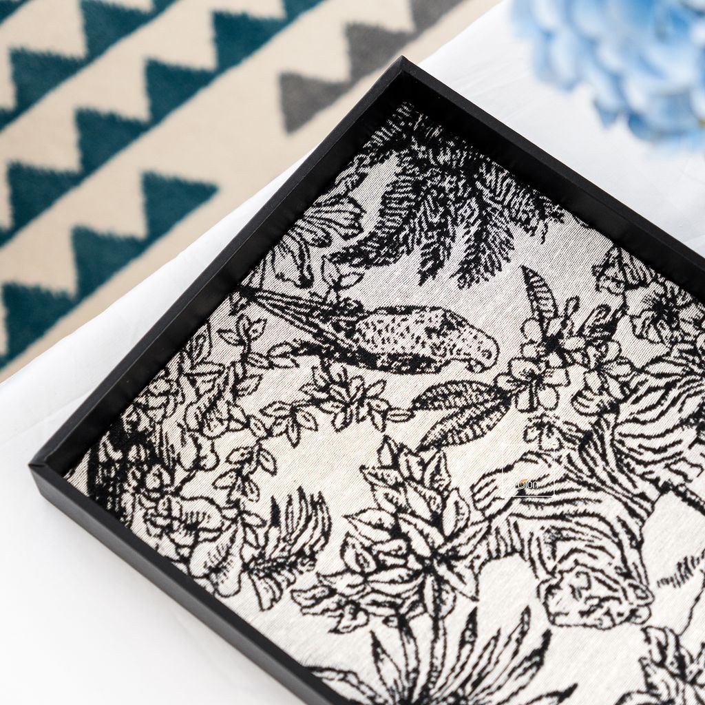 Khay Vuông Trang Trí Bằng Gỗ Phối Da Lanh Hình Hoa Monochrome