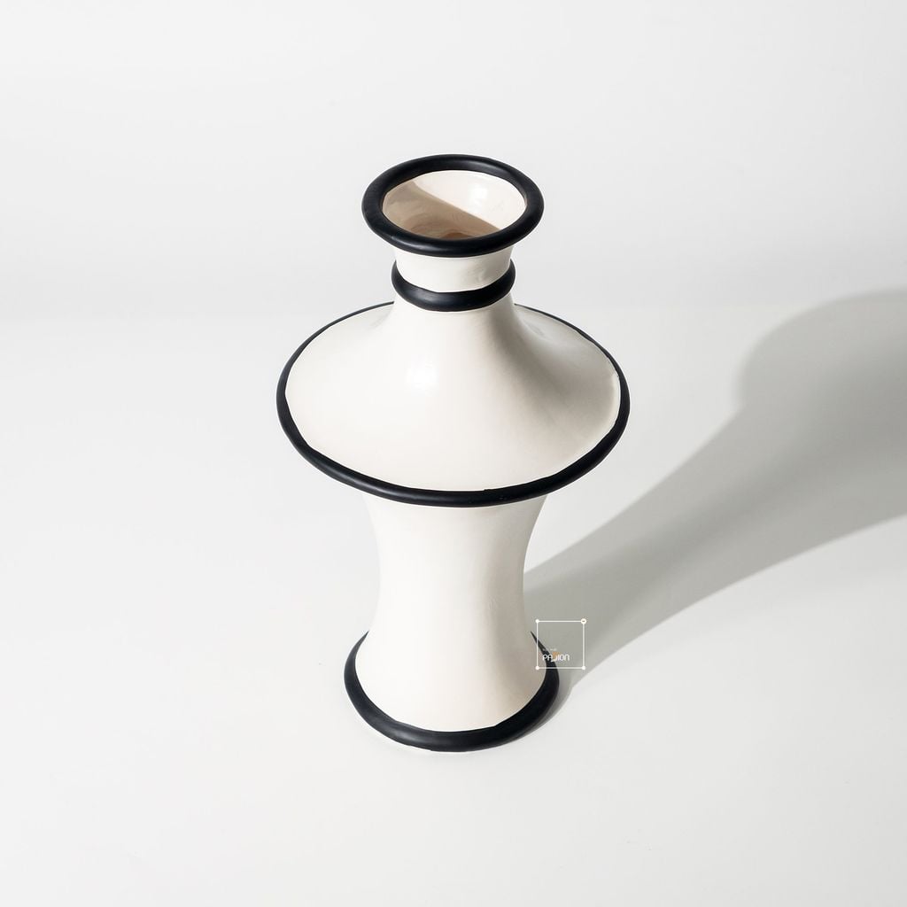 Bình Hoa Gốm Kiểu Pháp Phối Vòng Đen Sang Trọng