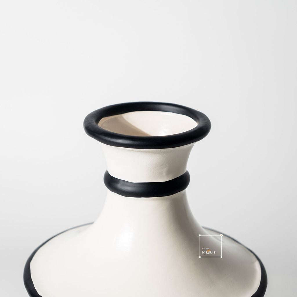 Bình Hoa Gốm Kiểu Pháp Phối Vòng Đen Sang Trọng