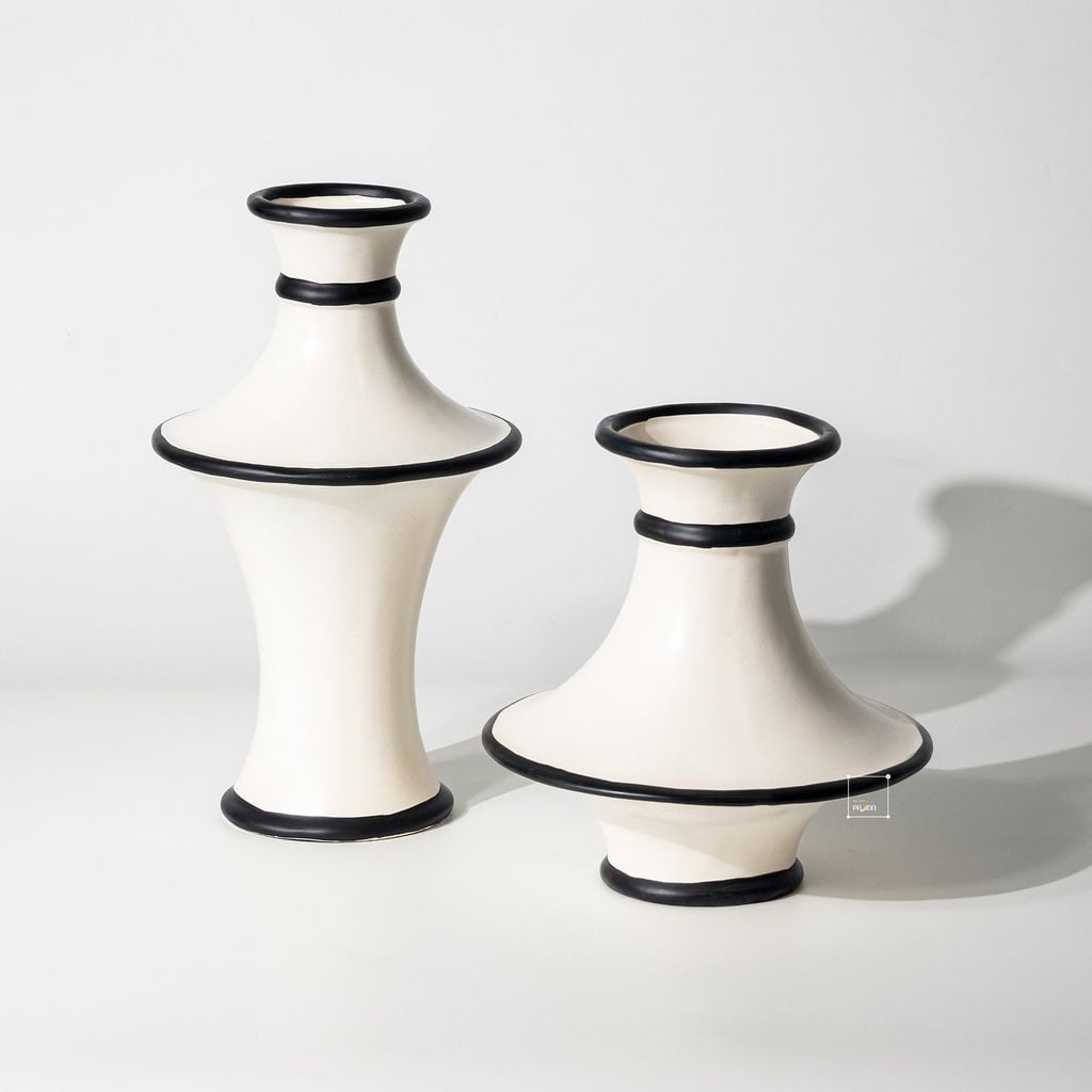 Bình Hoa Gốm Kiểu Pháp Phối Vòng Đen Sang Trọng