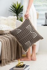 Vỏ Gối Tựa Lưng Nâu Be Hình Học Sang Trọng