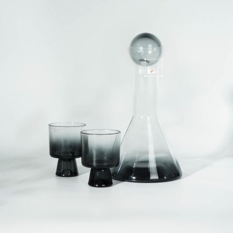 Set Khay Bình Và Hai Cốc Rượu Gradient Xám Sang Trọng