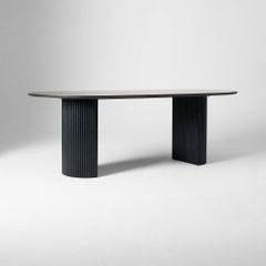 Bàn Ăn Oval Dài Chân Trụ Kẹp Nẹp Tròn