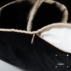 Vỏ Gối Tựa Lưng Lông Ngựa Luxury Phối Đen Trắng