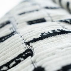 Vỏ Gối Tựa Lưng Nhung Đen Bạc Ánh Kim Vân Hổ