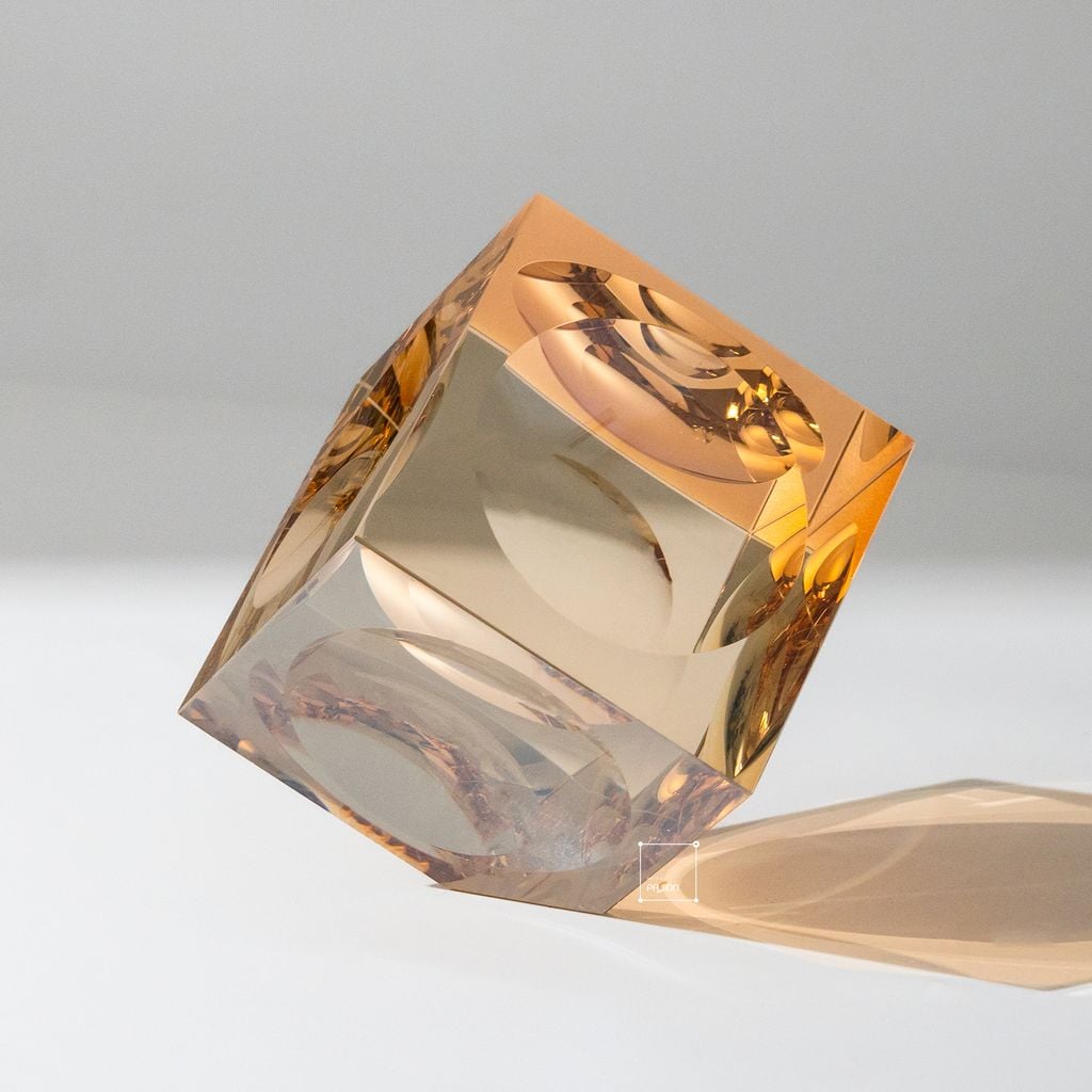 Tượng Trang Trí Khối Rubik Pha Lê Hổ Phách Sang Trọng