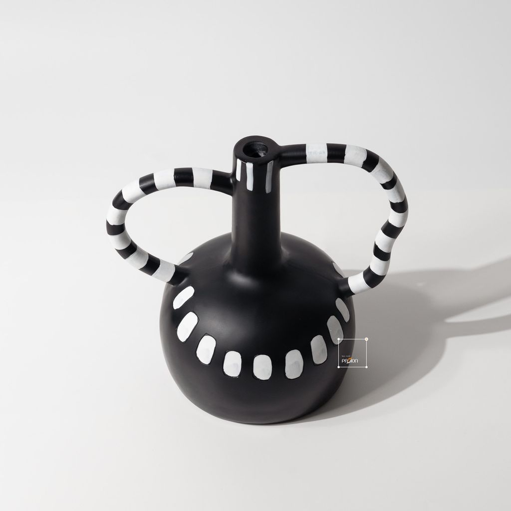 Bình Hoa Gốm Chấm Bi Đen Trắng Có Quai Cầm Bắc Âu