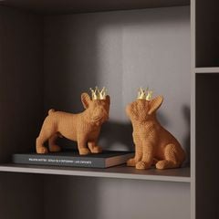 Tượng Decor Chó Đấu Bò Đội Vương Miện Sang Trọng Màu Vàng Hồng
